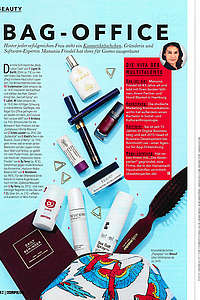 COSMOPOLITAN: Einen Blick ins Kosmetik-Täschchen von Software-Expertin Manunia Friedel wirft die COSMOPOLITAN. Mit im Gepäck: das skintelligence Serum Hyaluron Hydro Balance HD als "Geheimtipp gegen müde Bürohaut"Auflage: 247.734 ExemplareErscheinung: monatlich